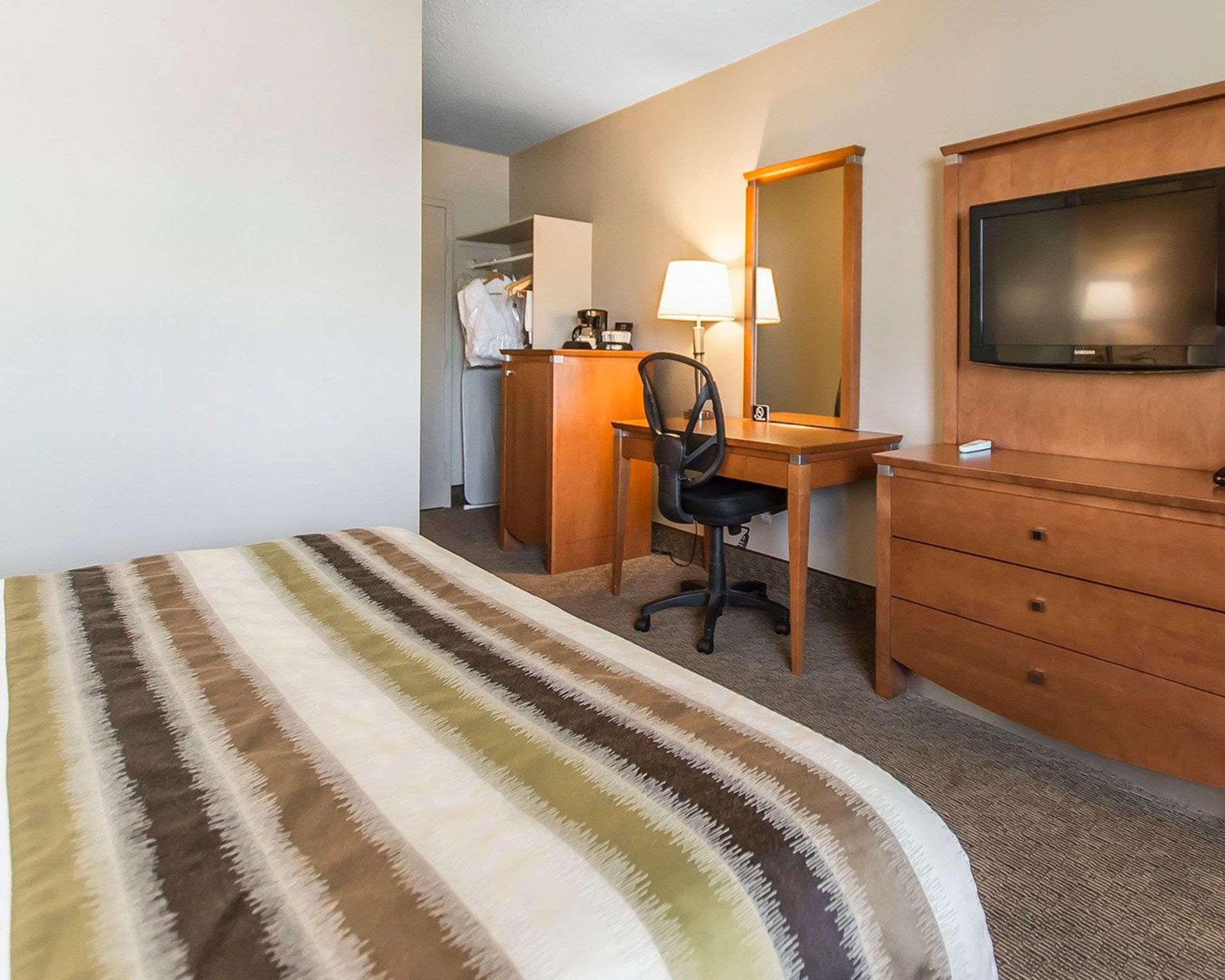 Quality Inn Rouyn-Noranda Ngoại thất bức ảnh