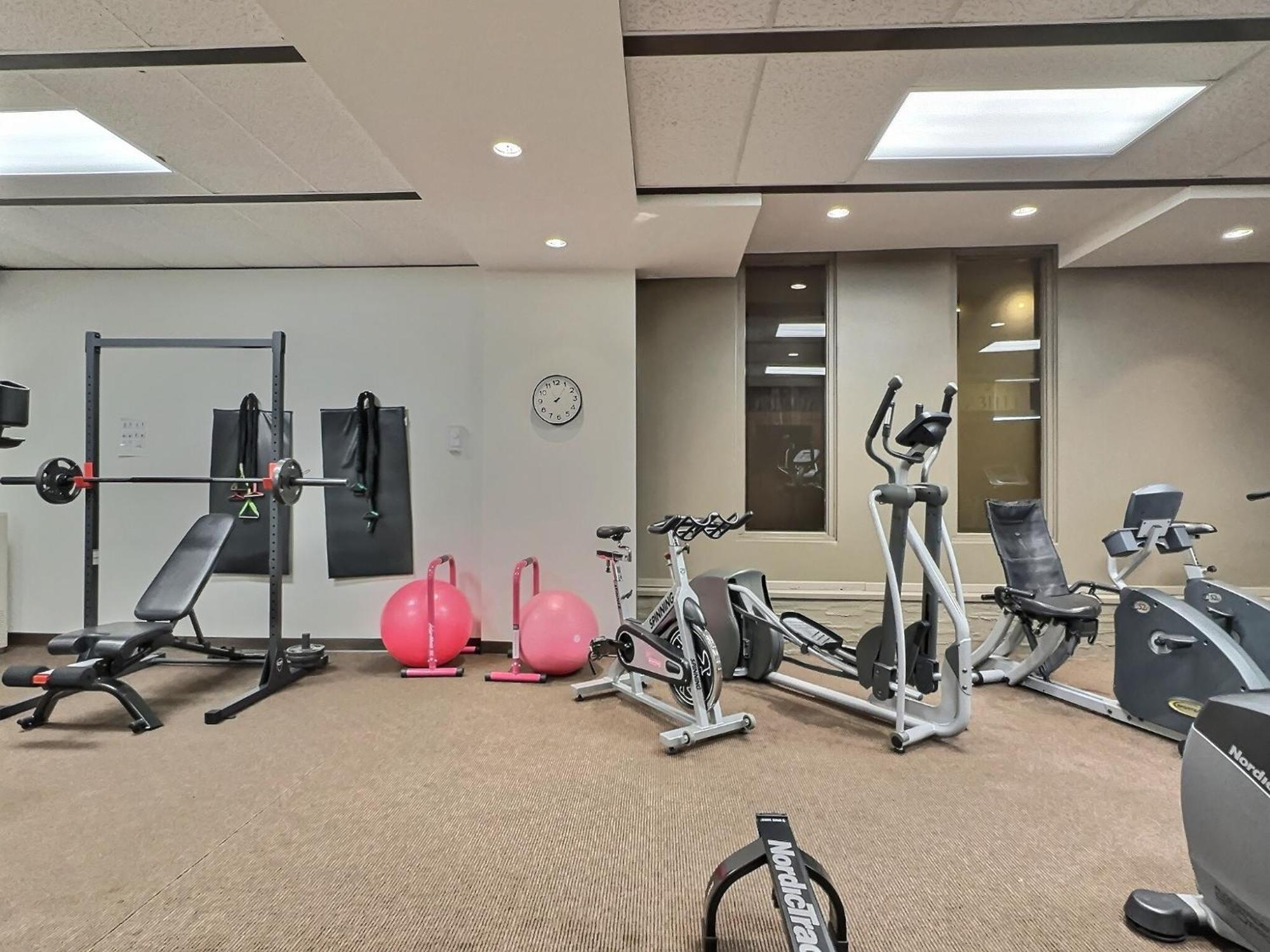 Quality Inn Rouyn-Noranda Ngoại thất bức ảnh